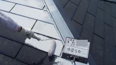 屋根中塗り中.JPG