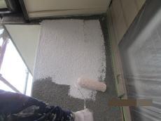 13.玄関廻り軒天壁下塗り中0505.JPG
