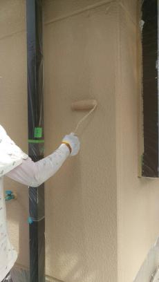 6.壁面下塗2回目施工中.jpg