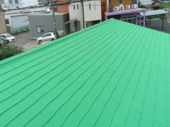 雨漏りの修繕と、遮熱断熱機能のあるガイナを使用して、二つのお困りごとを解決しました。